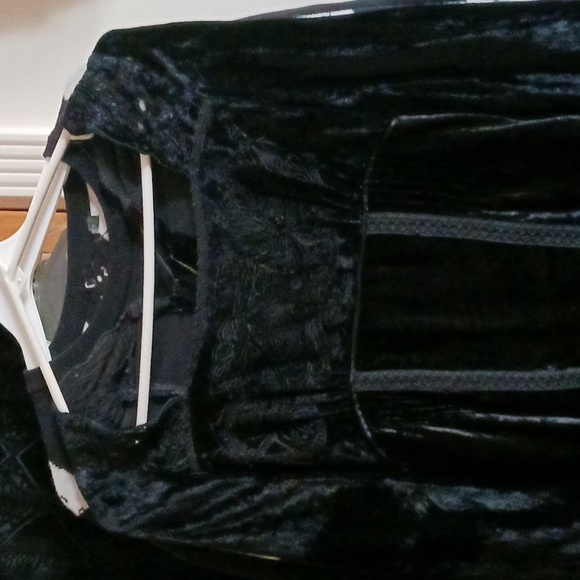 SOLD VELVET TOP - Picture 9 of 10